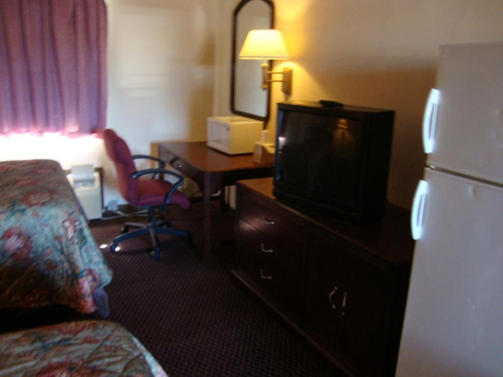 Executive Inn & Suites - Augusta Bagian luar foto